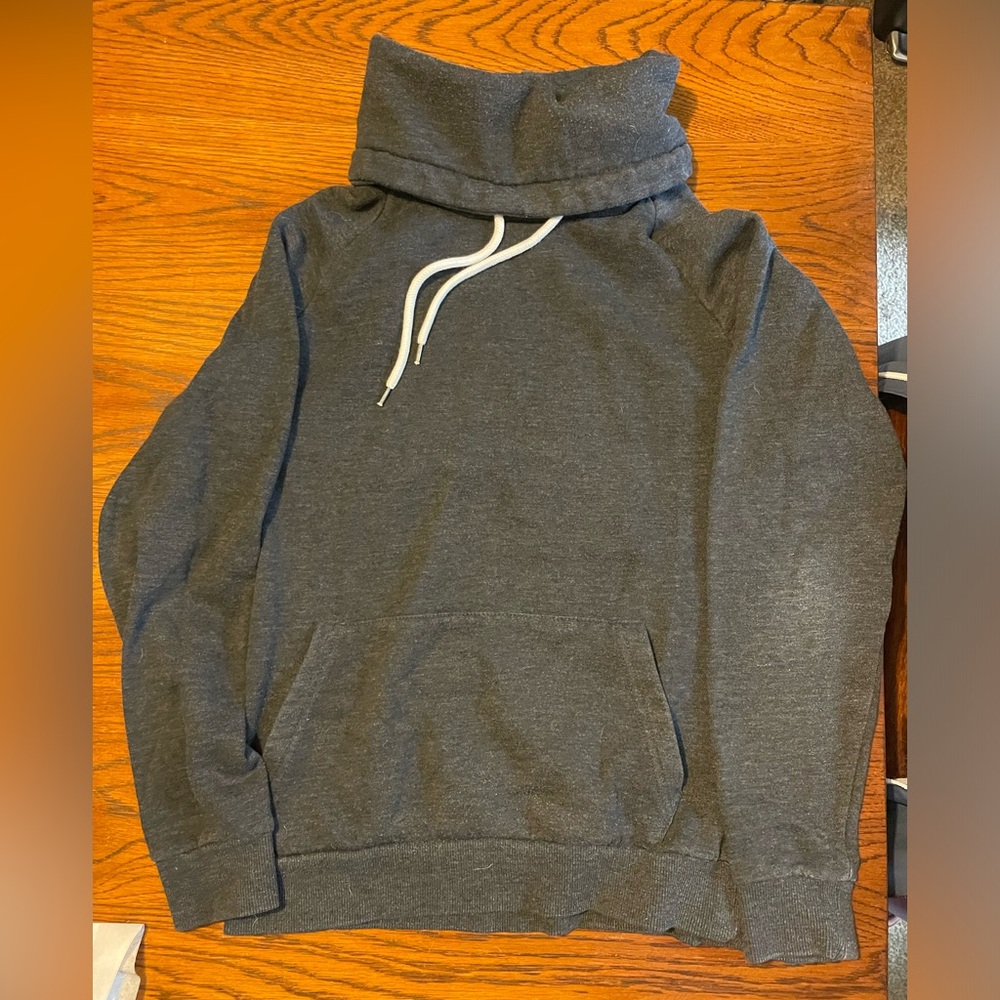 Forever 21 men’s grey turtleneck sweatshirt with front pocket